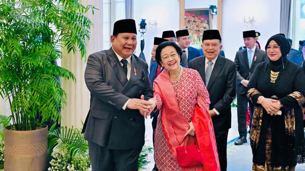 プラボウォ大統領とメガワティ氏、 Pancasila 記念式典で握手 - 政治的融和の兆し