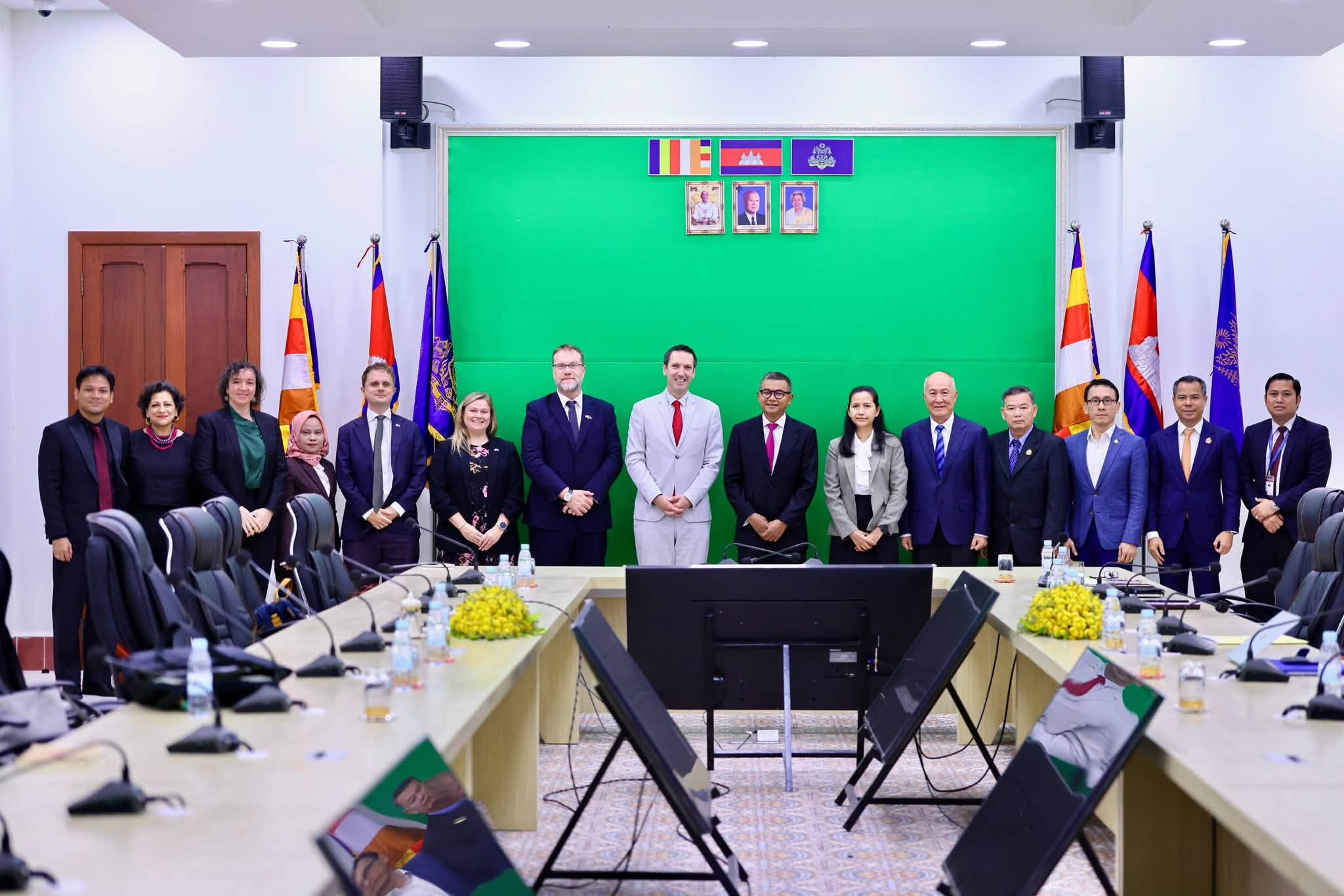 Cambodia and UK Discuss 5-Year Education Strategy and Human Resource Development