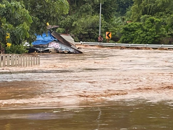 Heavy Rain Triggers Floods in Saraburi, Thailand, Residents Evacuate