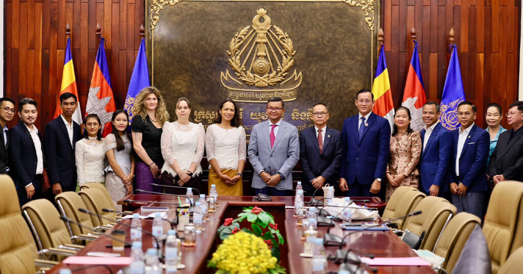 カンボジア、学校での安全な水と衛生教育を拡充へ 1001fontainesとの連携を5年間延長