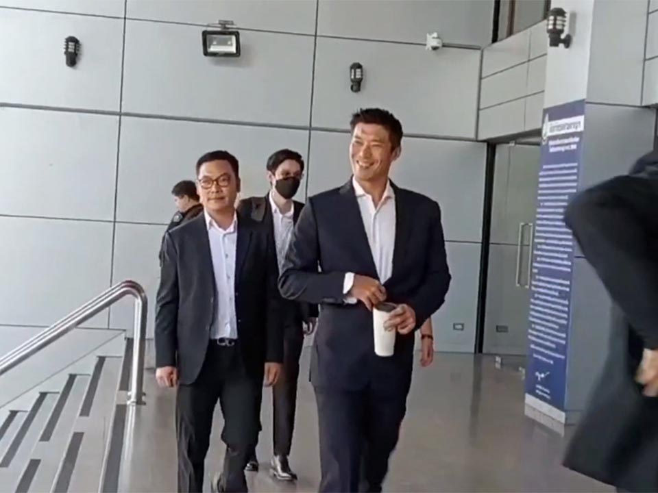 Thai Court Dismisses Royal Defamation Case Against Thanathorn Over COVID-19 Vaccine Remarks