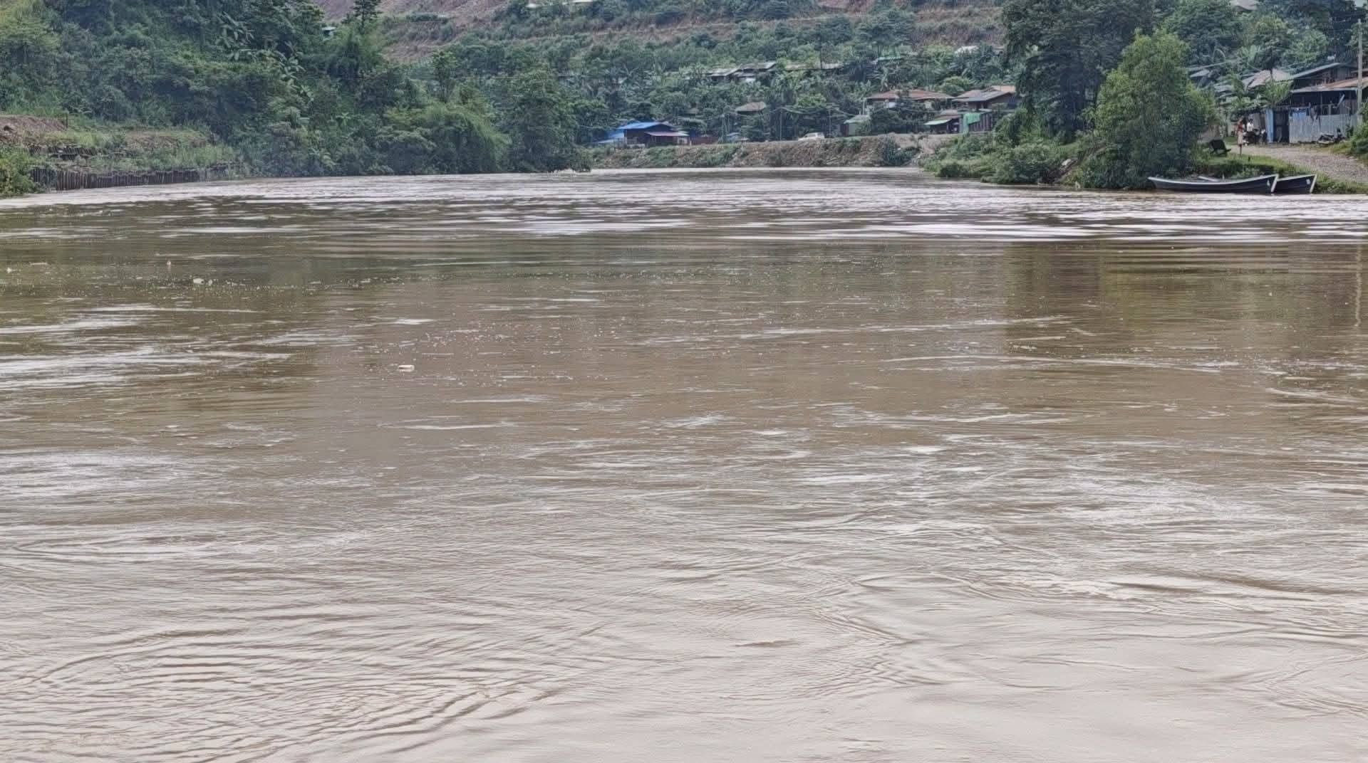 フーマリンでチンユイン川の水位が警戒水位に迫る、モウカウでは水位低下も警戒水位を上回る状態続く