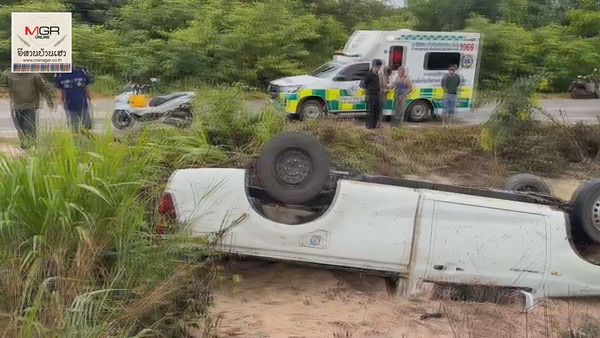 タイでピックアップトラック横転、祖父母と幼児が車内に閉じ込められるも住民が救出