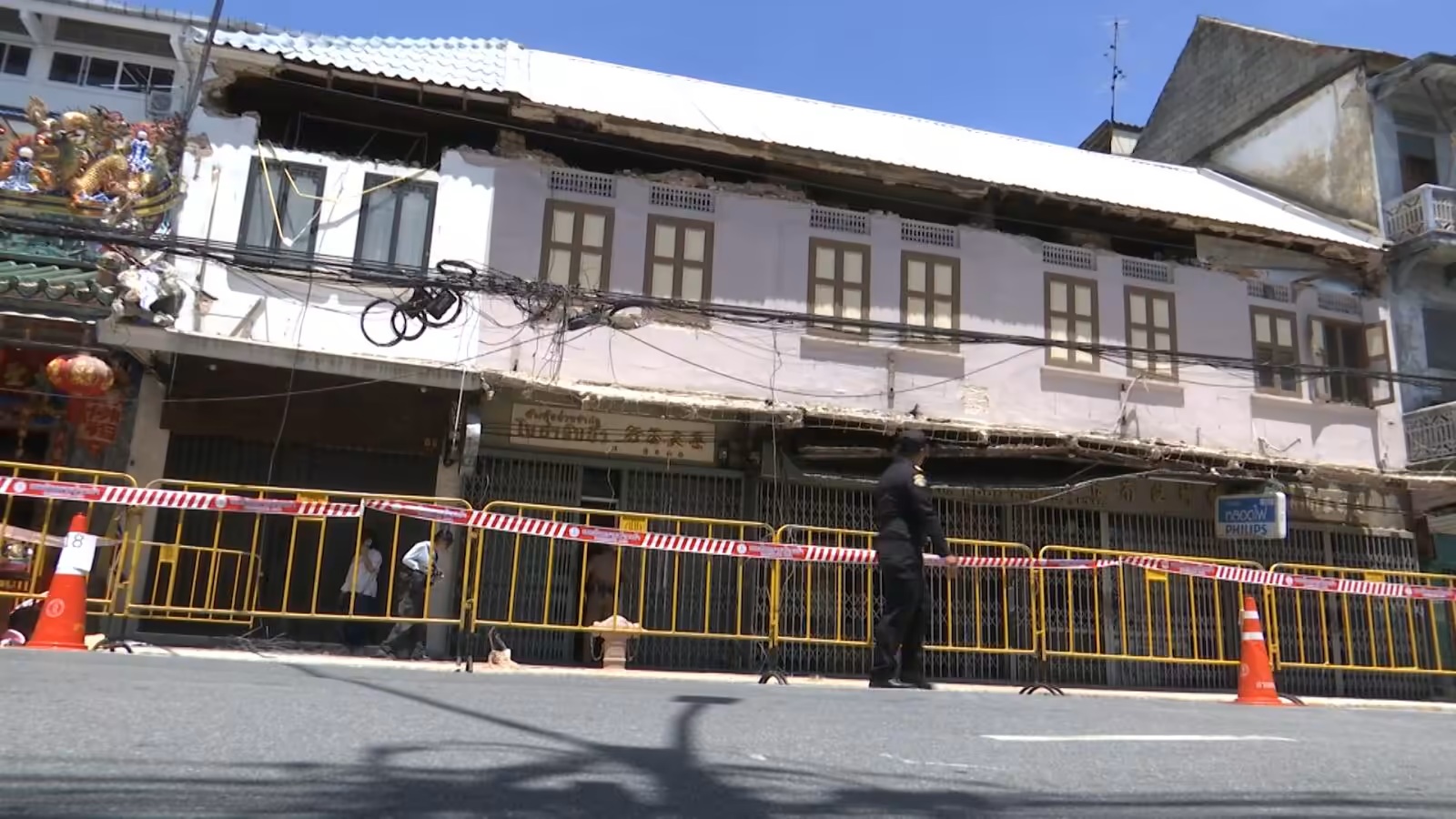 ワット・トライミット近郊の看板崩落、建物の老朽化と管理体制に焦点