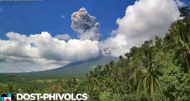 マヨン山噴火、警戒レベル3に引き上げ アルバイ州で注意喚起