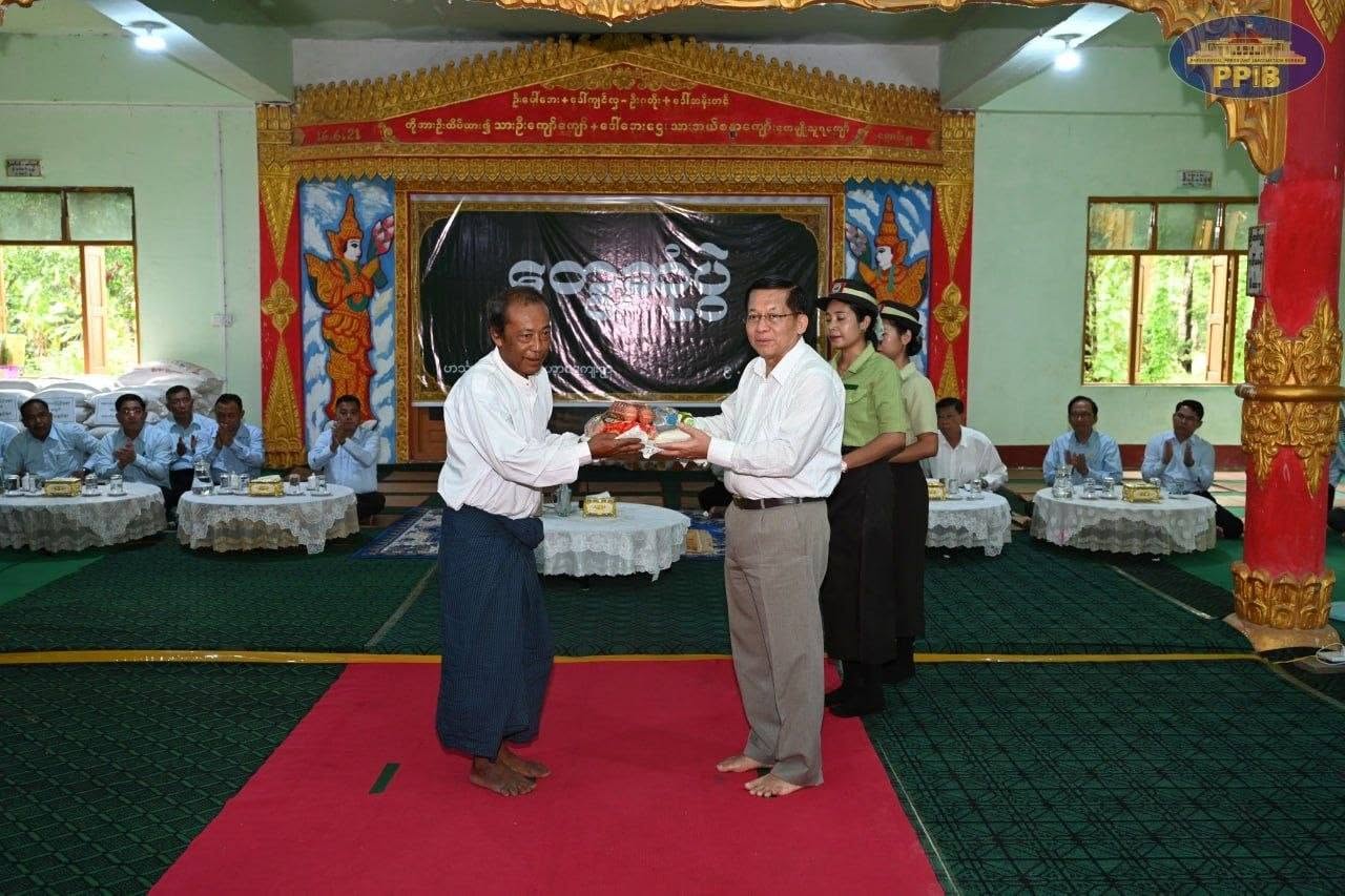 State Administration Council Chairman Prime Minister Senior General Min Aung Hlaing visits flood-affected people in Laymyethna Township and provides aid