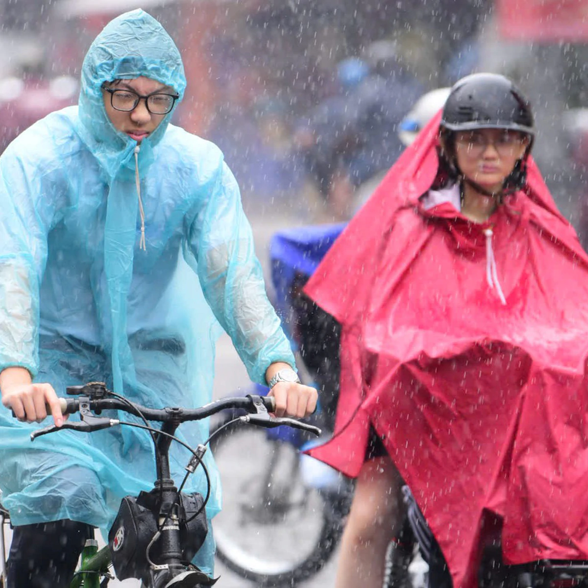 Vietnam Faces Heatwaves and Heavy Rains as Typhoon No. 5 Shifts Towards China