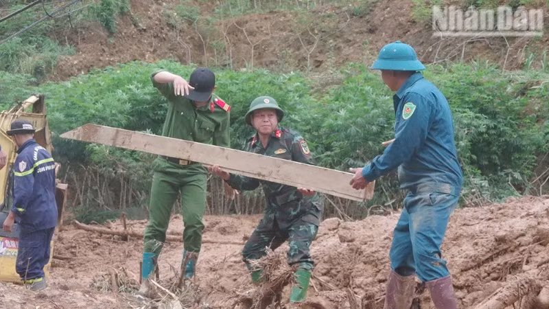 Son La Province: Military Mobilized to Support Flood-Stricken Residents