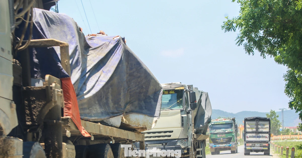 Overloaded Howo Dump Trucks Threaten Public Safety on Thanh Hoa Highways