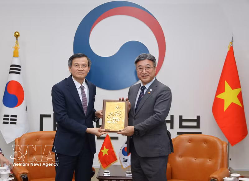 Vietnam, RoK Enhance Cooperation in Public Sector Personnel Training