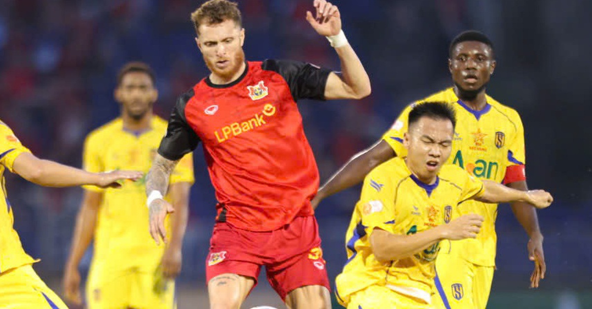 Naturalized player 'Tai Loc' shines as Ninh Binh FC secures comeback win