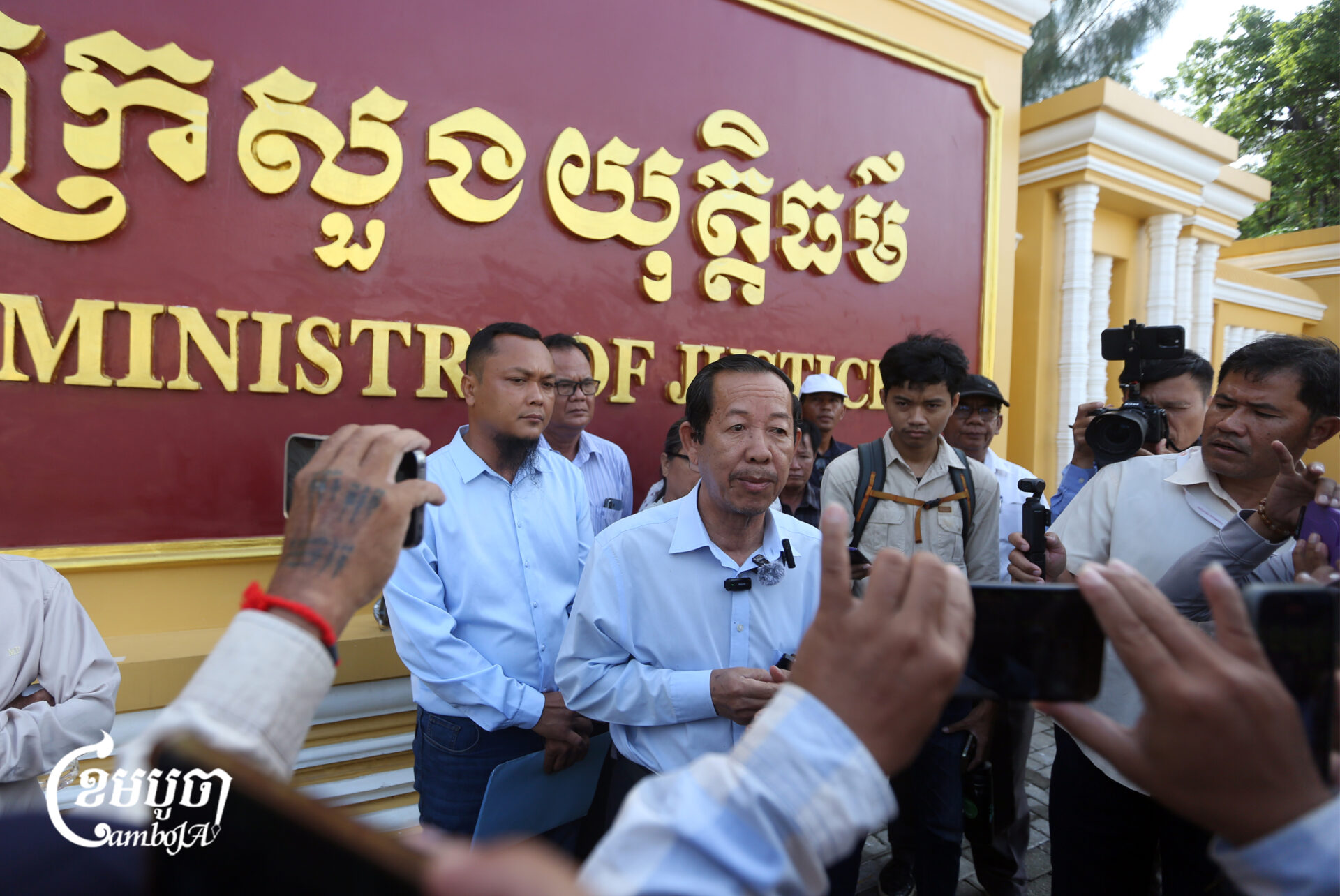 Rong Chhun Petitions Justice Ministry for Retrial Over Incitement Conviction