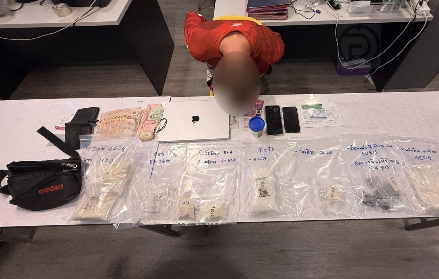 パタヤ発のバスでプーケットへ、大量薬物を所持したロシア人男を検問で逮捕