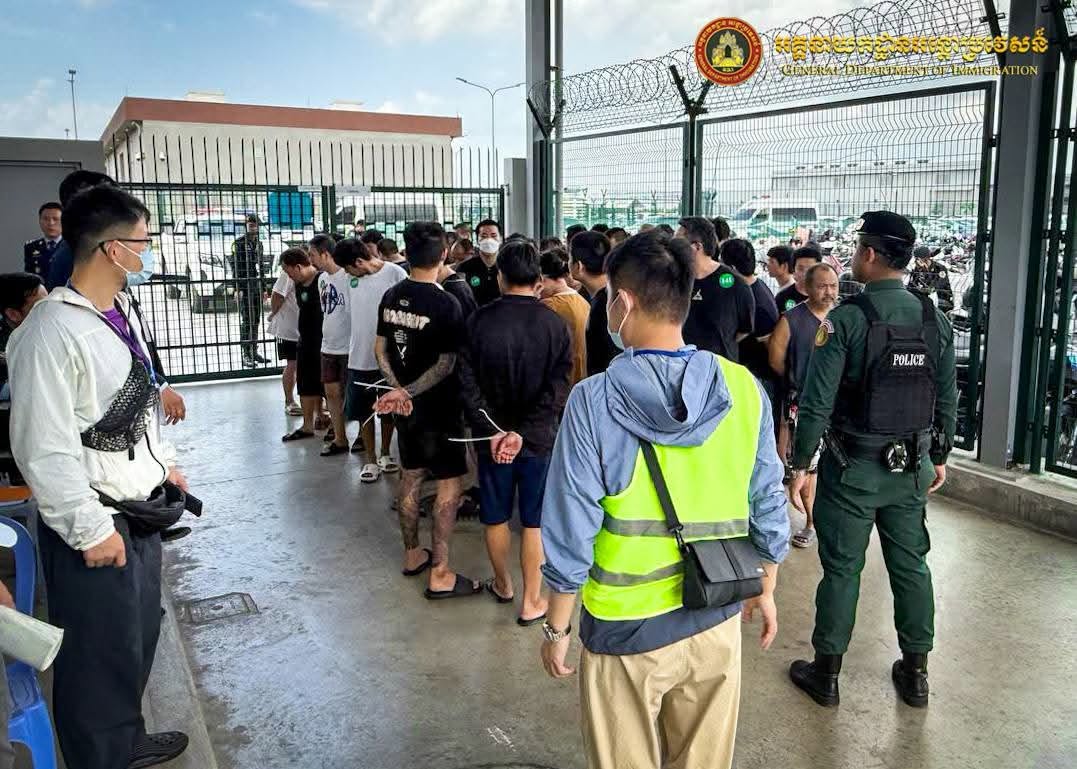 Cambodia Deports 162 Chinese Nationals for Online Scam Involvement