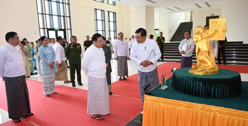 ミャンマーの識字率92%超に上昇、大統領が発表