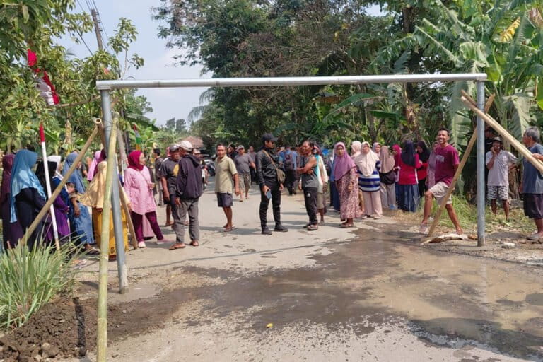 Serayu River Sand Mining Opposed by Residents Amid Erosion, Landslide Fears