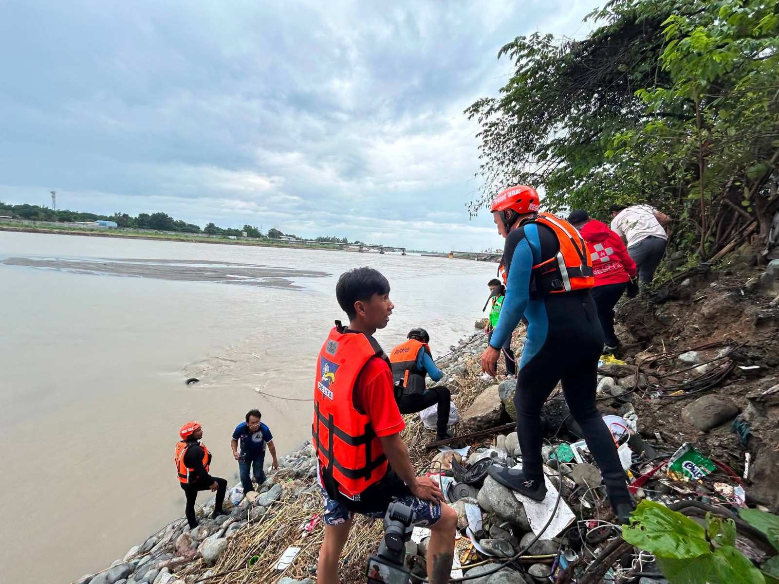 SUV Plunges Off Tarlac Bridge, Killing Two; Search Ongoing