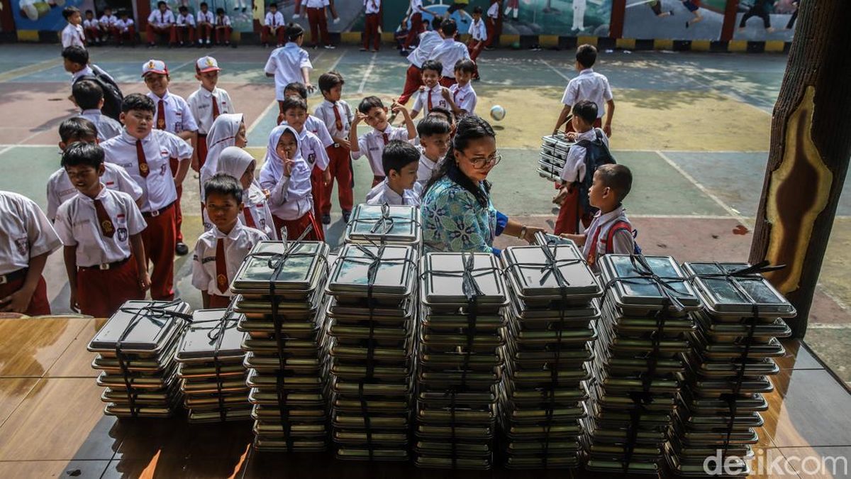無償給食プログラム、生徒の出席率向上に寄与か インドネシア経済評議会が報告