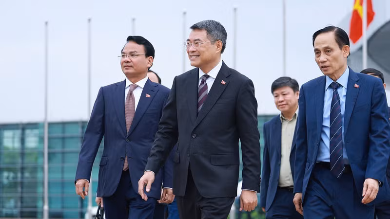 Vietnamese PM Departs for ASEAN-Russia Summit in Kazan