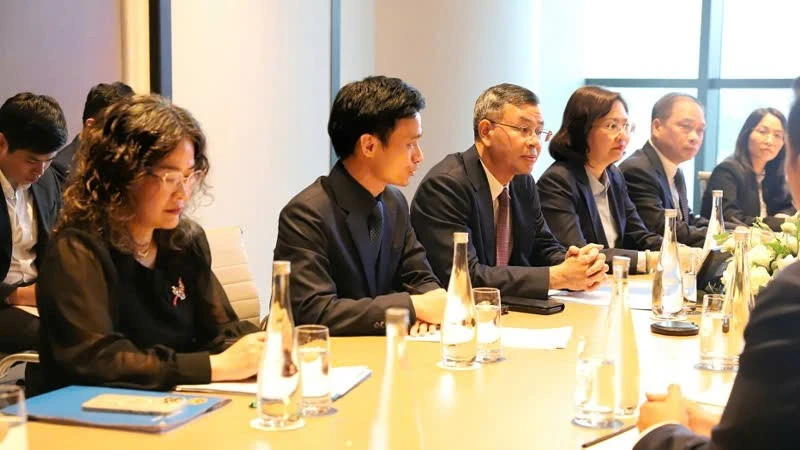 Vietnam's Stock Market Strengthens Ties with FTSE Russell for Enhanced Global Competitiveness