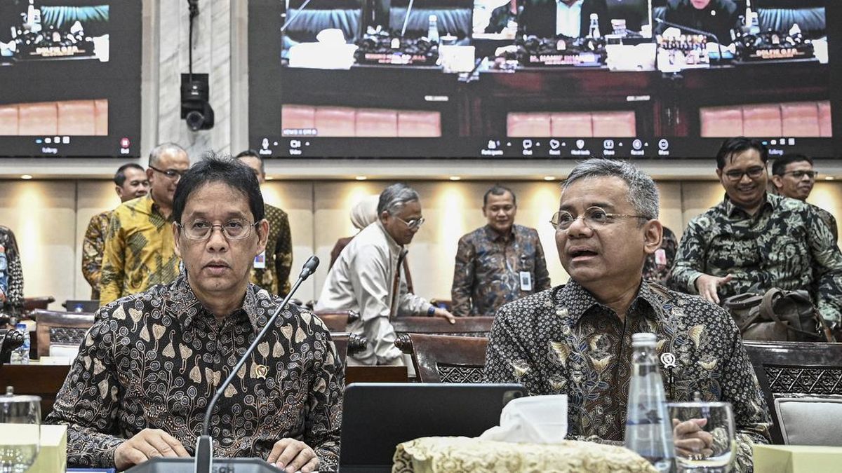 インドネシア財務相、公務中に電撃解任