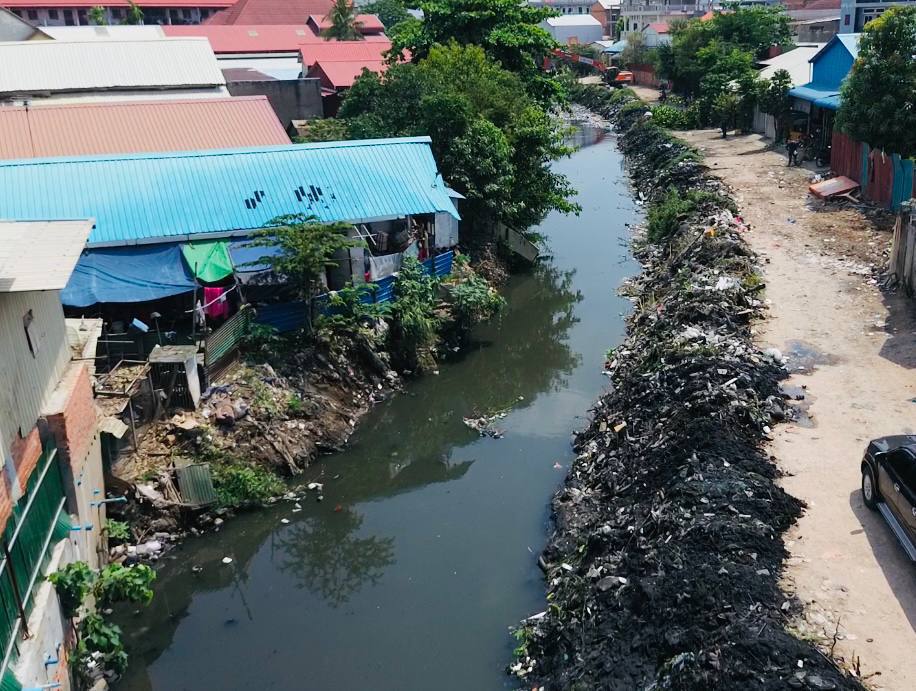プノンペン、雨季に備え主要排水路の復旧を加速