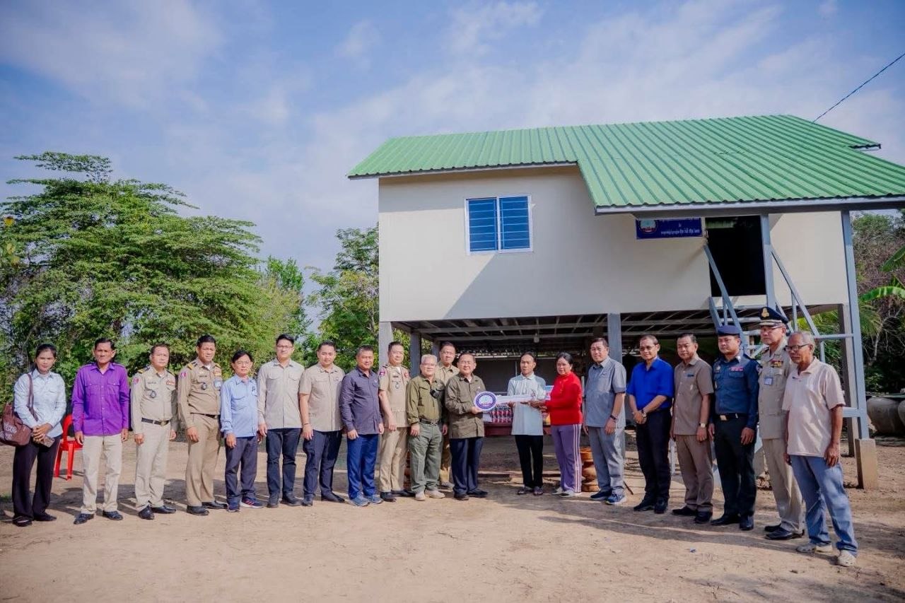 Battambang Province Hands Over 9 Houses to Veterans, Supported by Samdech Techo Hun Sen