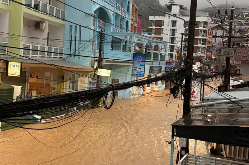 プーケット、終日豪雨で島内各地が浸水 パトン市は避難勧告