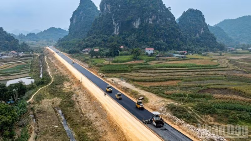 Unauthorized Access to Under-Construction Highways Sparks Safety Concerns in Vietnam