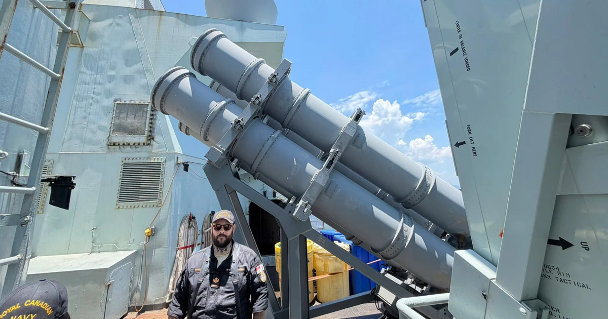 カナダ海軍の多目的艦艇がダナンに寄港:ベトナムとの防衛協力強化