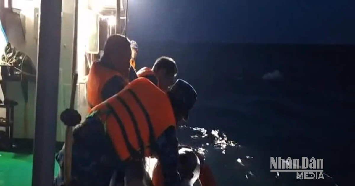 Vietnamese Navy Rescues Fisherman Adrift for Four Days
