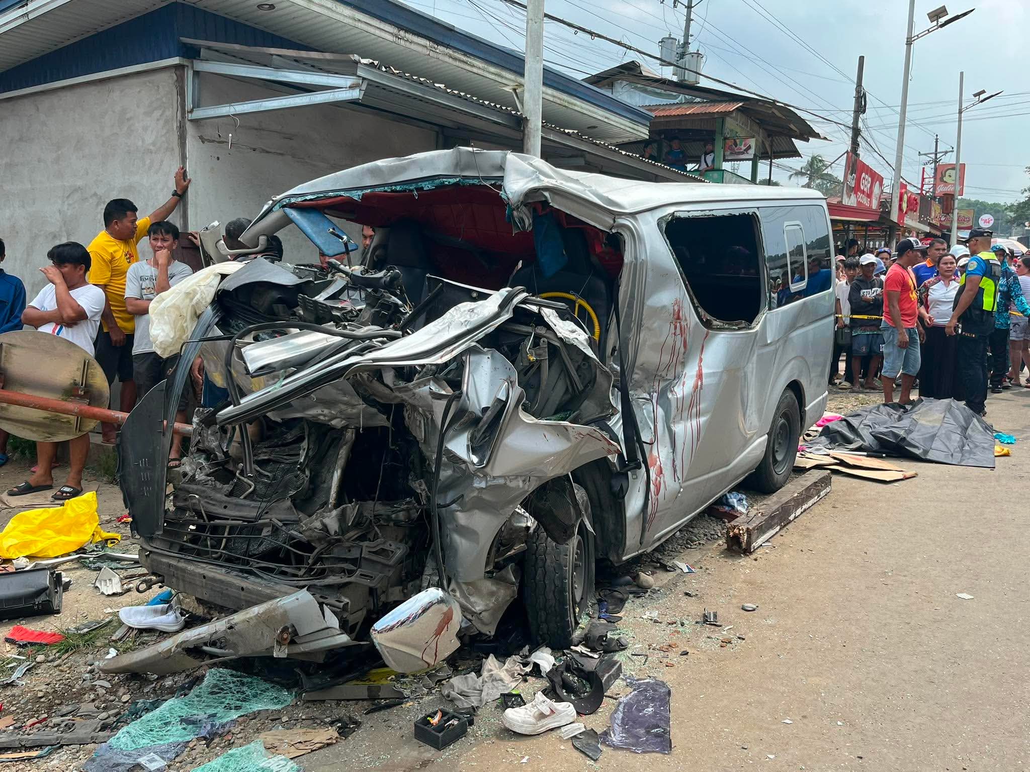 ザンボアンガ・デル・スルで車両事故、6人死亡
