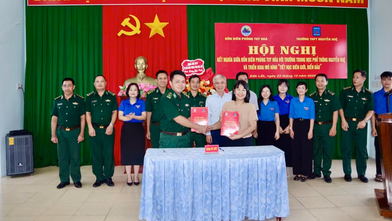 Vietnam Border Guards Foster Educational Support Through 'Brotherhood' Ties with Border Schools
