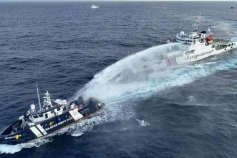 南シナ海:中国沿岸警備隊、フィリピン船に放水 マニラは対抗措置を検討