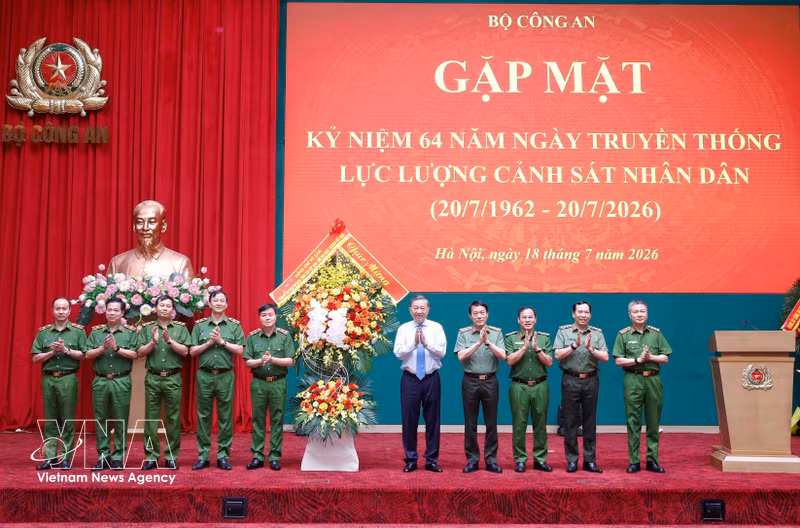Vietnam's Top Leader Calls for Stronger, More Modern People's Police Force