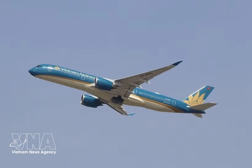 Vietnam Airlines Diverts to Hong Kong to Aid Passenger