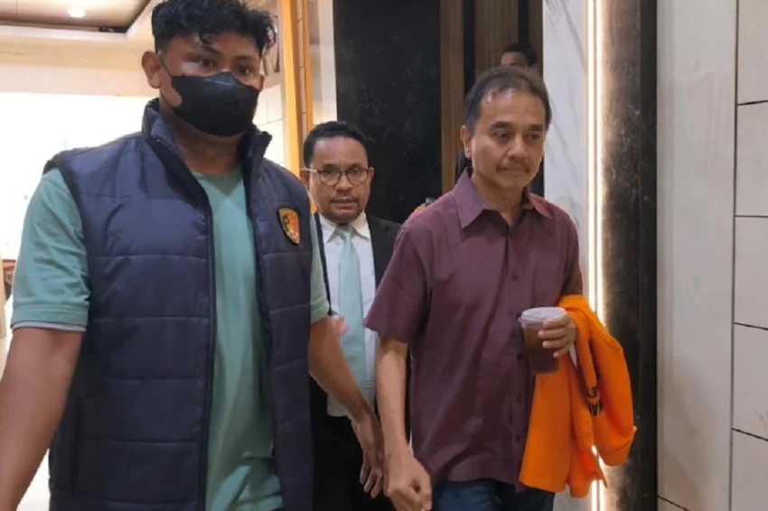 Former Minister Roy Suryo Appears After Detention, Remains Silent