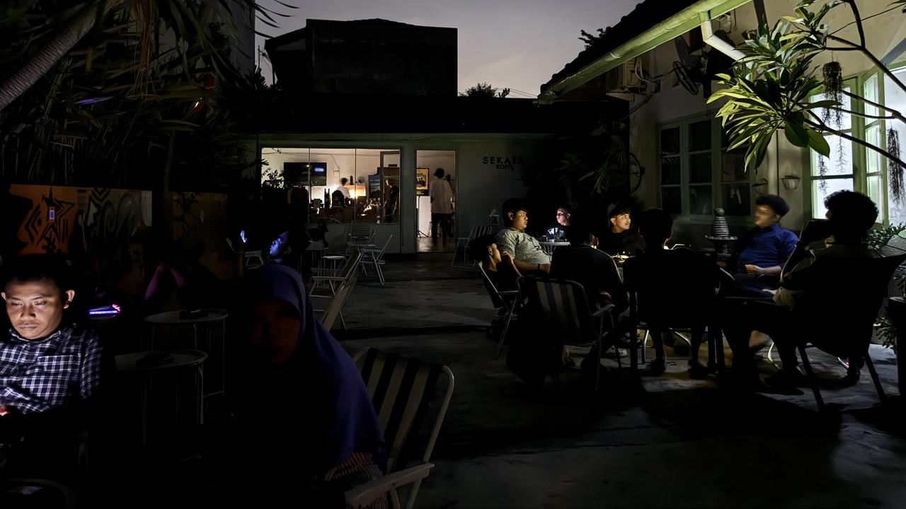 メダン市、大規模停電からの復旧進むも一部地域で混乱続く