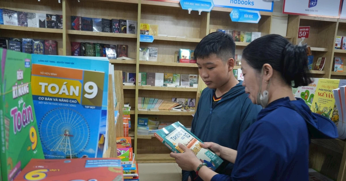 Vietnam Urgently Addresses Textbook Shortage, Aims for 2026 Supply System Enhancement