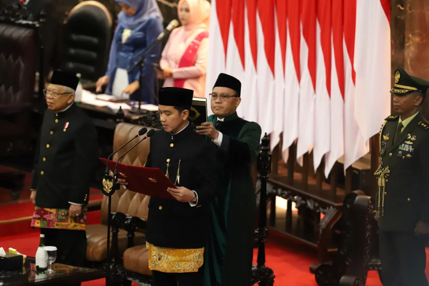 Gibran's Graduation Certificate Discrepancies Revealed by Refly Harun