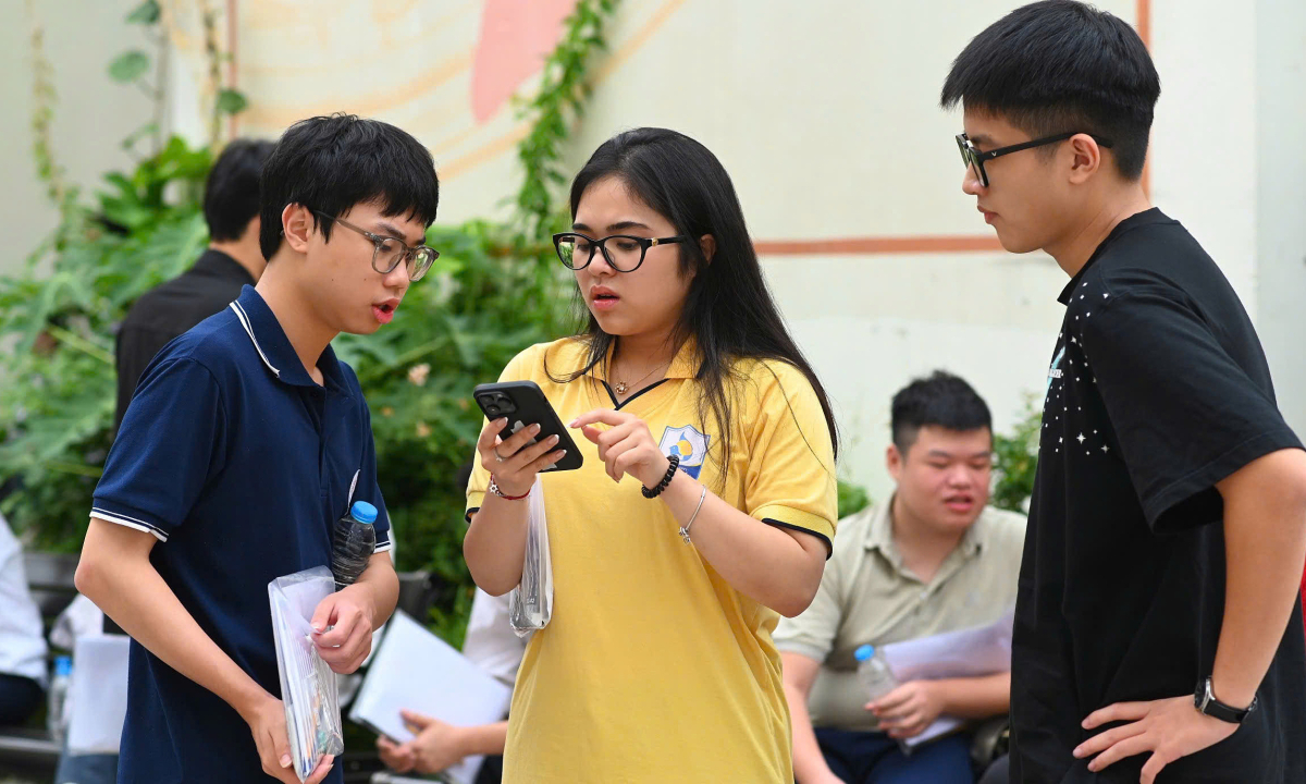 Hanoi universities open early admission applications for the 2025 academic year