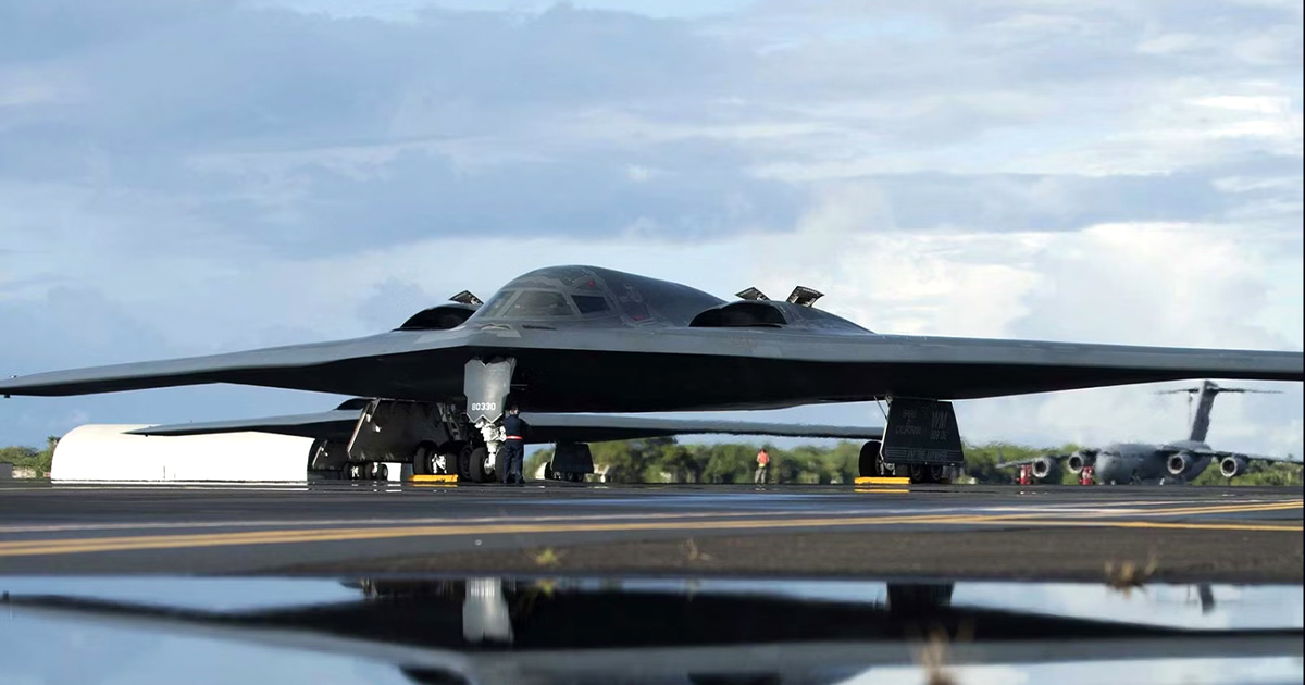 US B-2 Bombers Reportedly Reach Indian Ocean Near Iran Amid Tehran's Heightened Alert