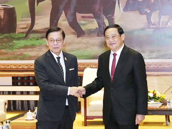 Laos and Thailand Vow to Strengthen Economic and Border Cooperation