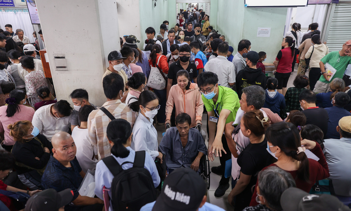 ホーチミン市最大病院、1日1万超患者で早朝から混雑