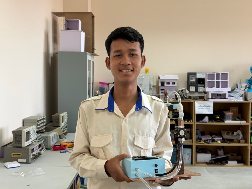 「A」評価の元優等生、電子工学を選択 - カンボジアの若者のキャリア観変化