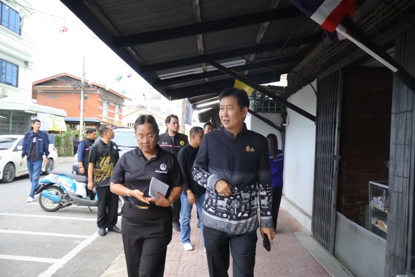 Phetchaburi Old Town Inspects Aging Buildings on Phanit Charoen Road for Structural Integrity and Public Safety