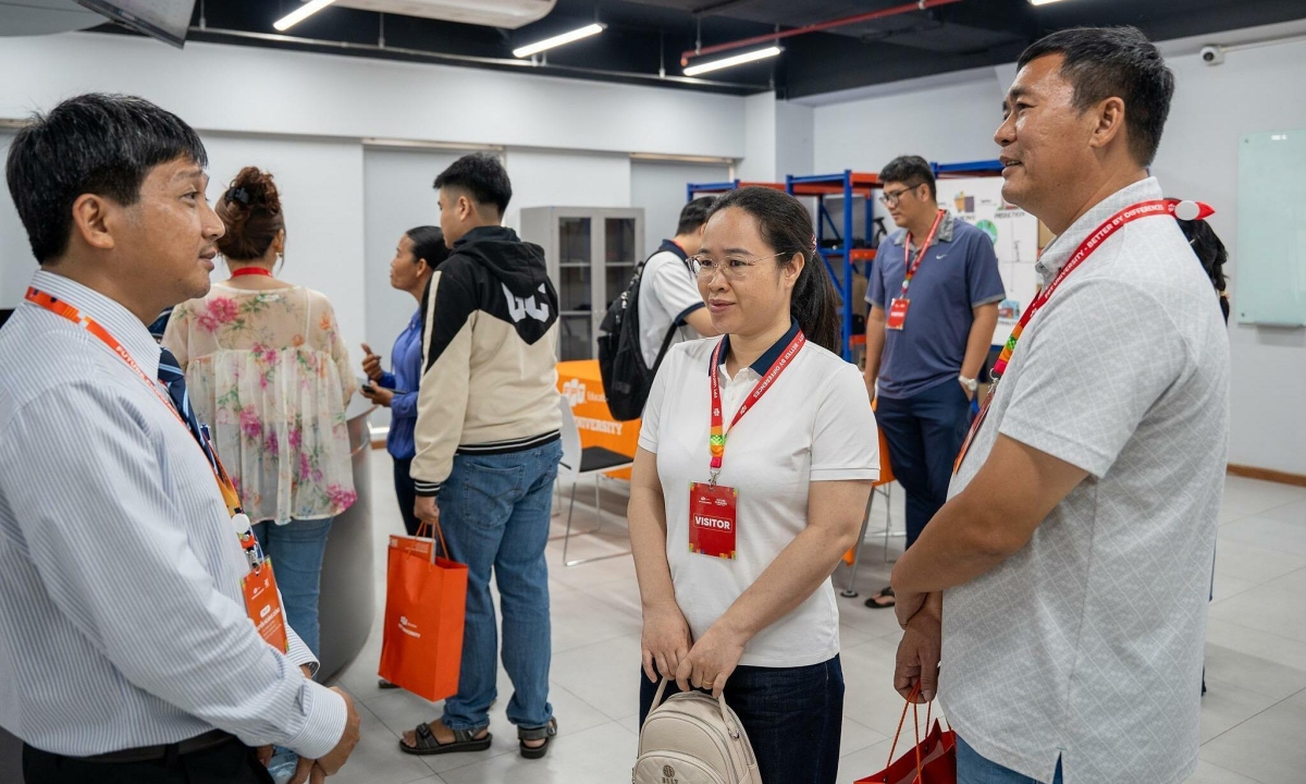 FPT University Holds Career Counseling for Students Preparing for the AI Era