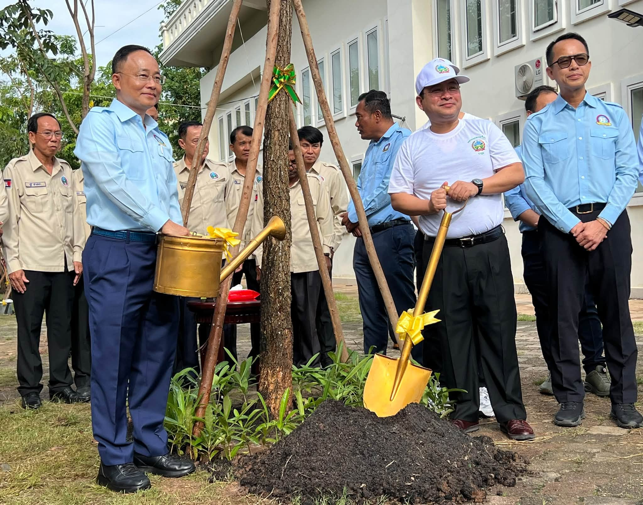 Over 1,000 Trees Planted and Distributed in Phnom Penh to Promote Environmental Protection and Greening