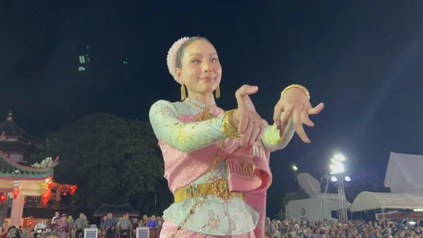 タイ・ノンカイで「ミス・グランド」がナーガの花火祭典を彩る