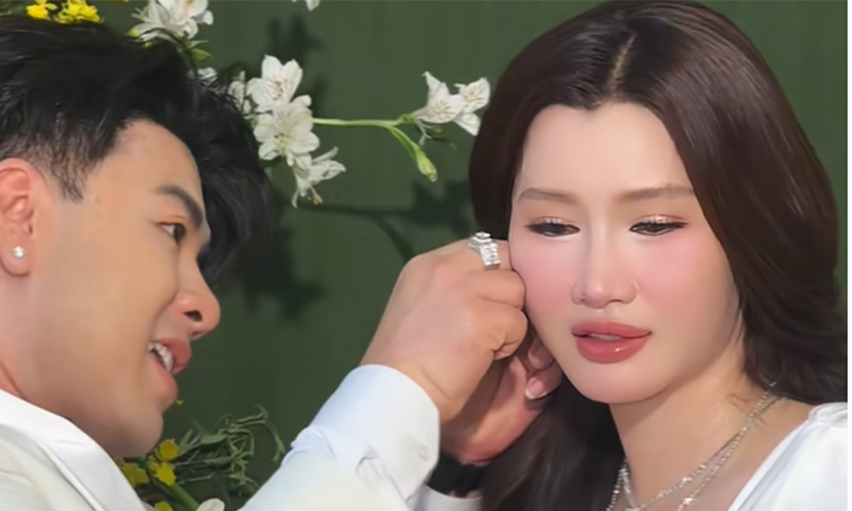 Vietnamese Singer Akira Phan Announces Engagement to Businesswoman